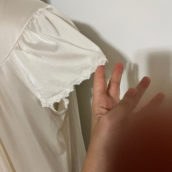 Vintage SHADOWLINE Nylon Nightgown with Lace and Embroidery Size Large - Picture 7 of 10